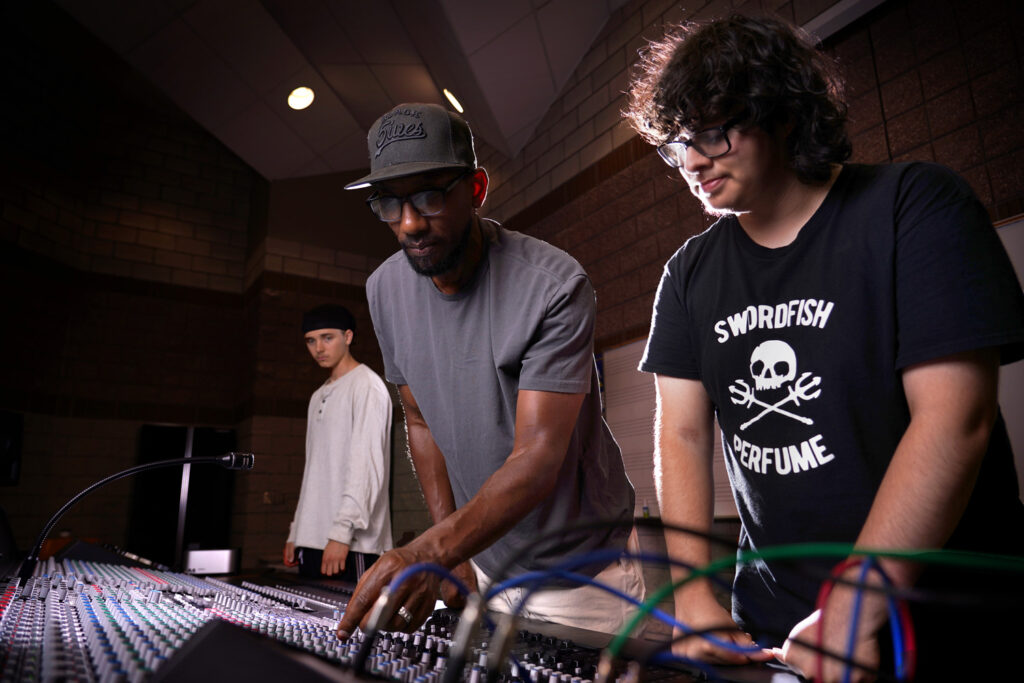 image of audio Engineering